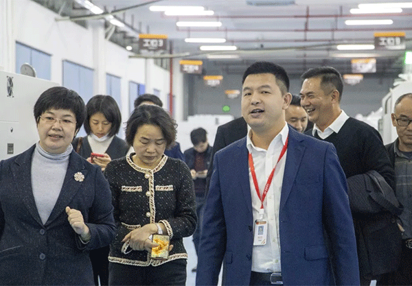 中文字幕乱码亚洲精品 福建省长汀县吕莉县长一行莅临超越激光视察指导-15.png